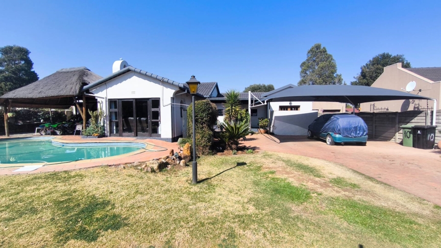 3 Bedroom Property for Sale in Brackendowns Gauteng