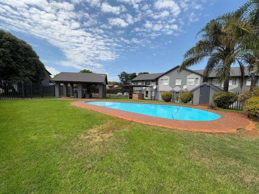 2 Bedroom Property for Sale in Ridgeway Gauteng