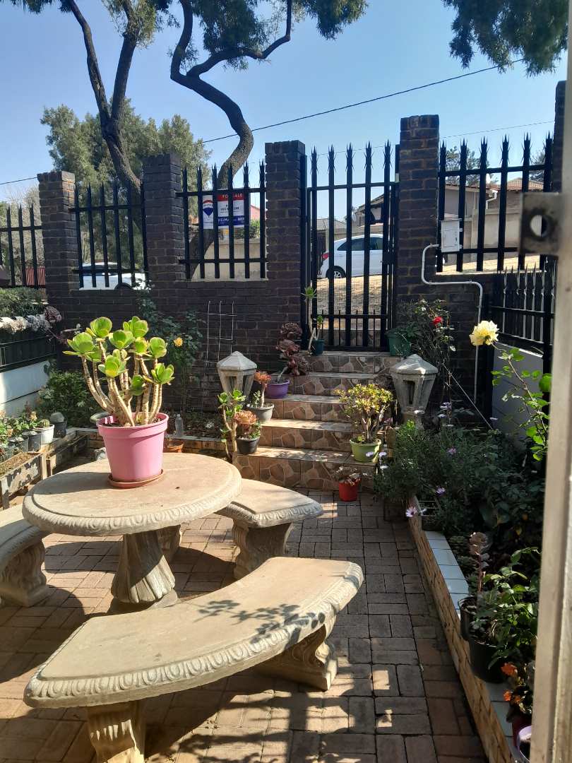 2 Bedroom Property for Sale in South Crest Gauteng