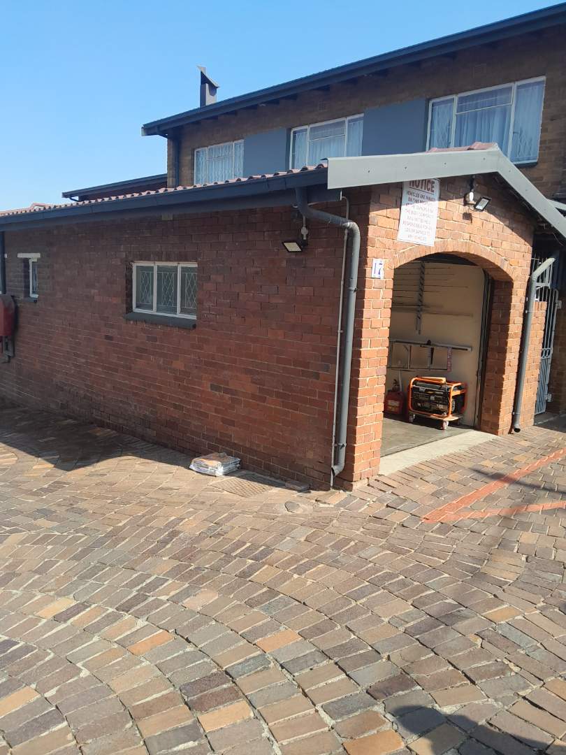 2 Bedroom Property for Sale in South Crest Gauteng