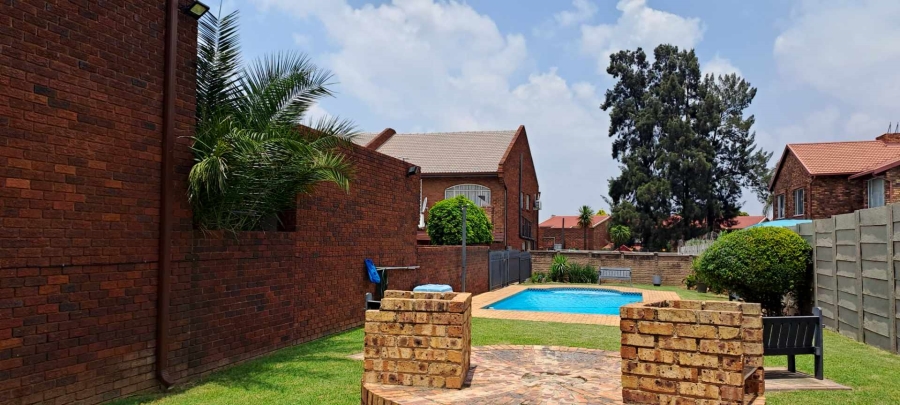 3 Bedroom Property for Sale in Brackenhurst Gauteng