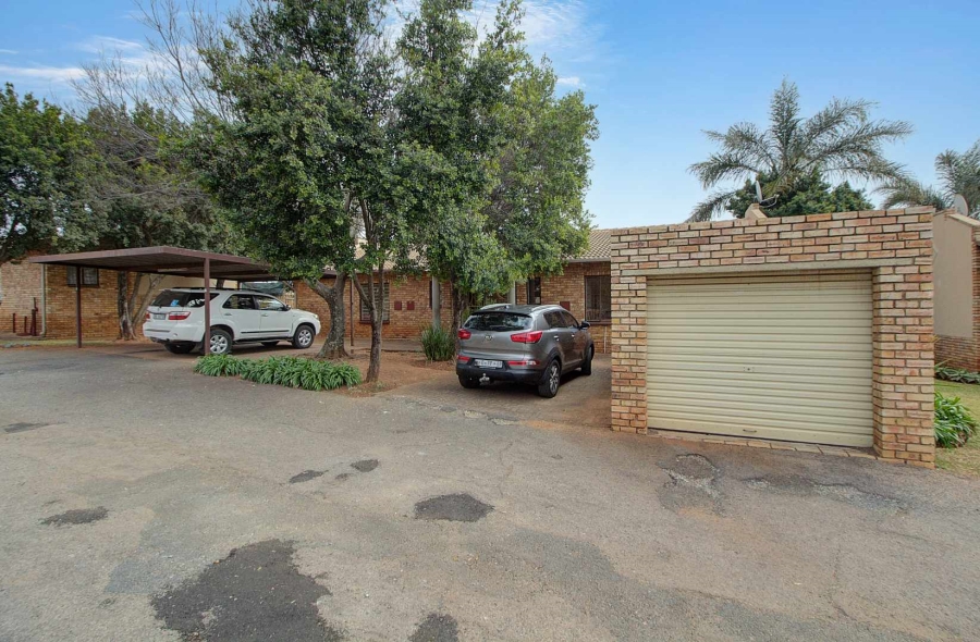 2 Bedroom Property for Sale in Wilgeheuwel Gauteng
