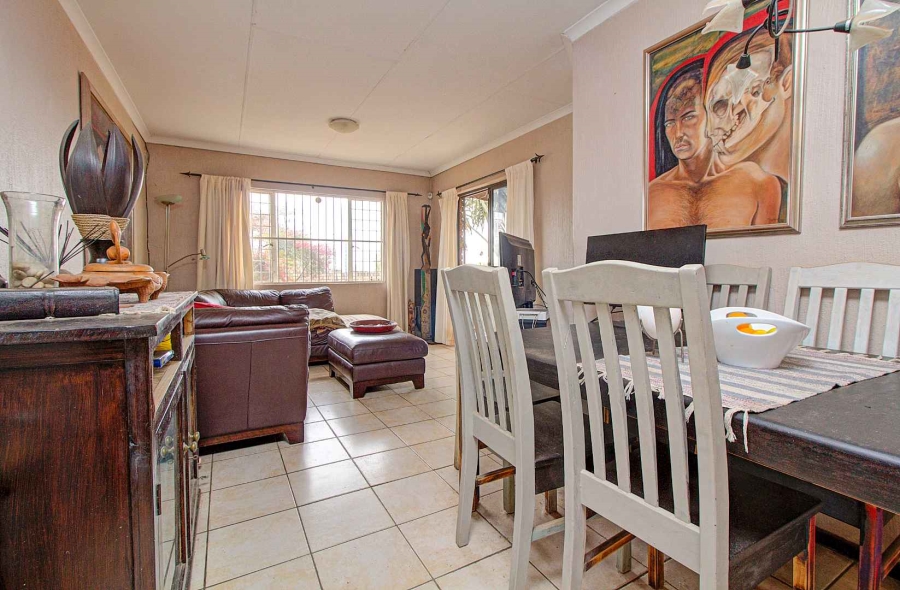 2 Bedroom Property for Sale in Wilgeheuwel Gauteng