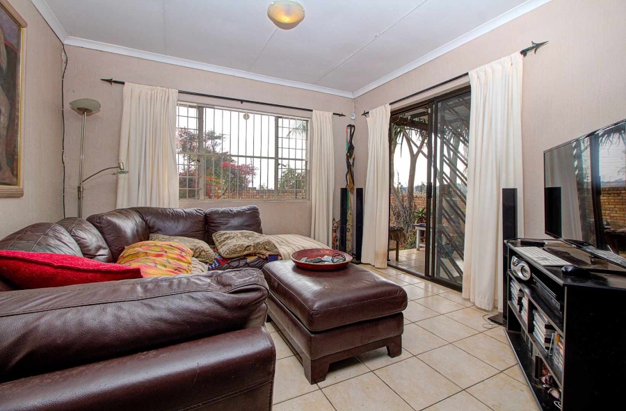 2 Bedroom Property for Sale in Wilgeheuwel Gauteng