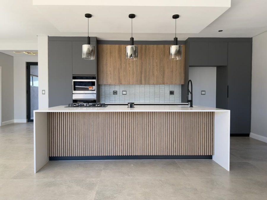 5 Bedroom Property for Sale in Midstream Heights Gauteng