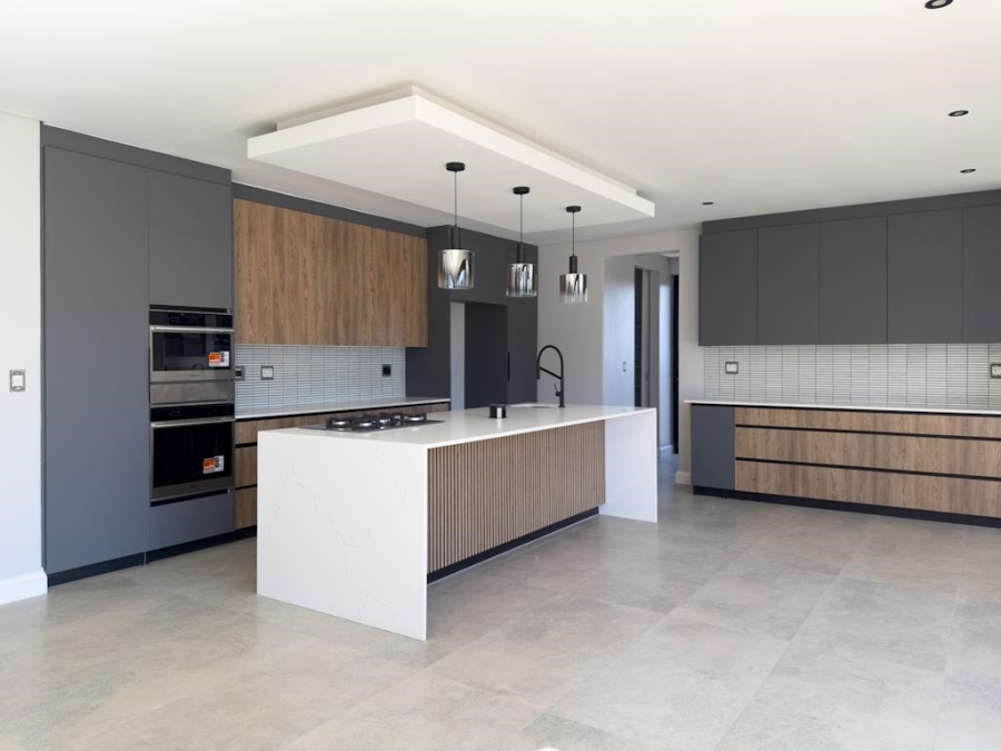 5 Bedroom Property for Sale in Midstream Heights Gauteng