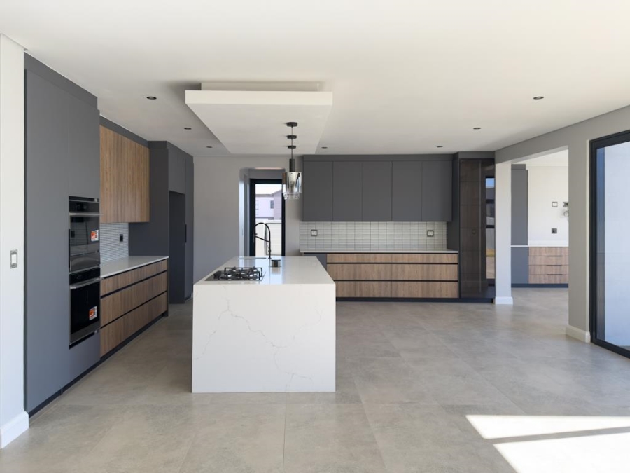 5 Bedroom Property for Sale in Midstream Heights Gauteng