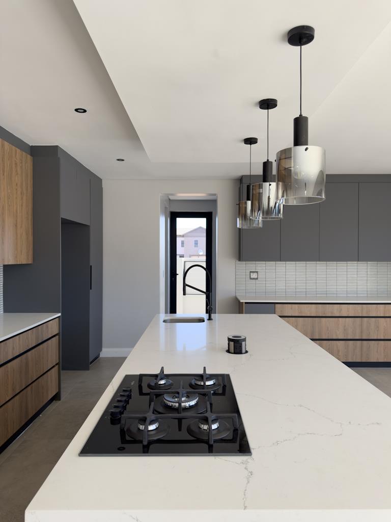 5 Bedroom Property for Sale in Midstream Heights Gauteng