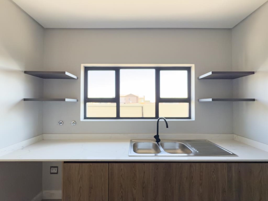 5 Bedroom Property for Sale in Midstream Heights Gauteng