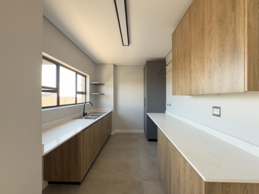 5 Bedroom Property for Sale in Midstream Heights Gauteng