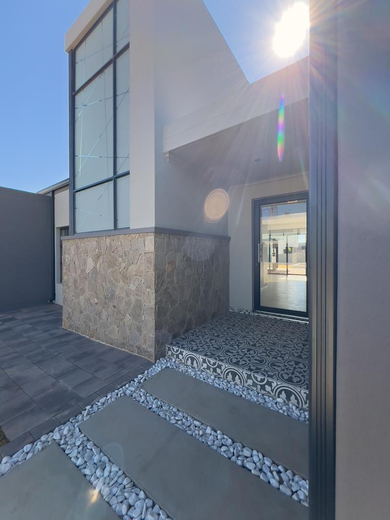 5 Bedroom Property for Sale in Midstream Heights Gauteng