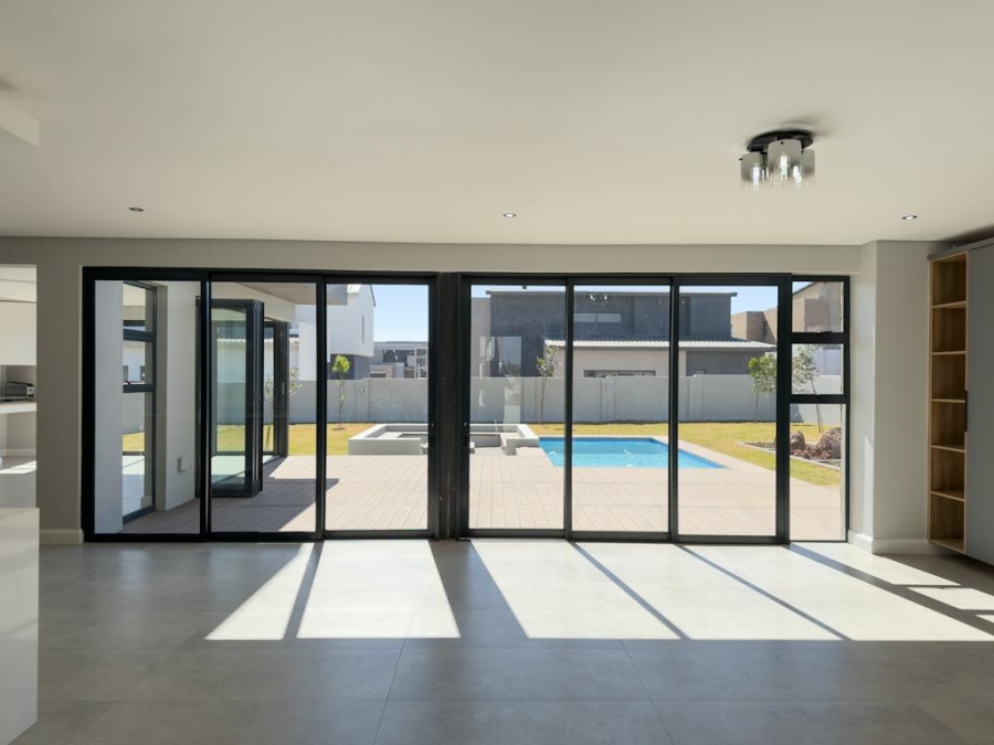 5 Bedroom Property for Sale in Midstream Heights Gauteng