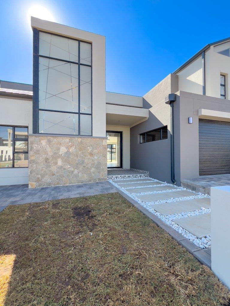 5 Bedroom Property for Sale in Midstream Heights Gauteng