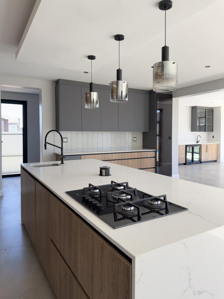 5 Bedroom Property for Sale in Midstream Heights Gauteng