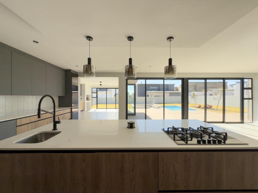 5 Bedroom Property for Sale in Midstream Heights Gauteng