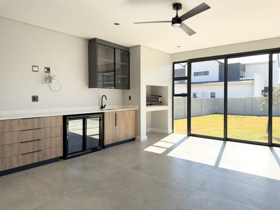 5 Bedroom Property for Sale in Midstream Heights Gauteng