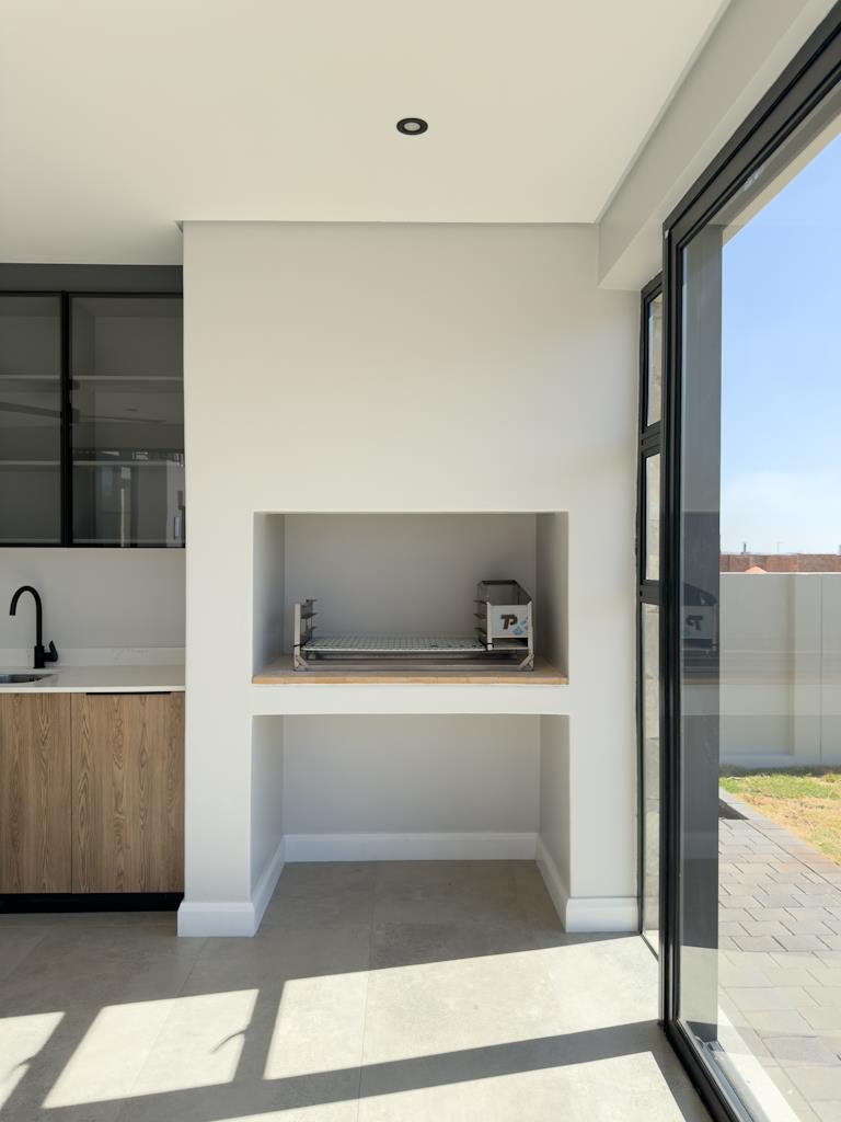 5 Bedroom Property for Sale in Midstream Heights Gauteng