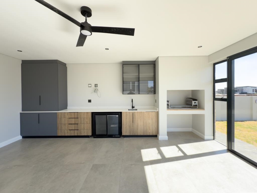 5 Bedroom Property for Sale in Midstream Heights Gauteng