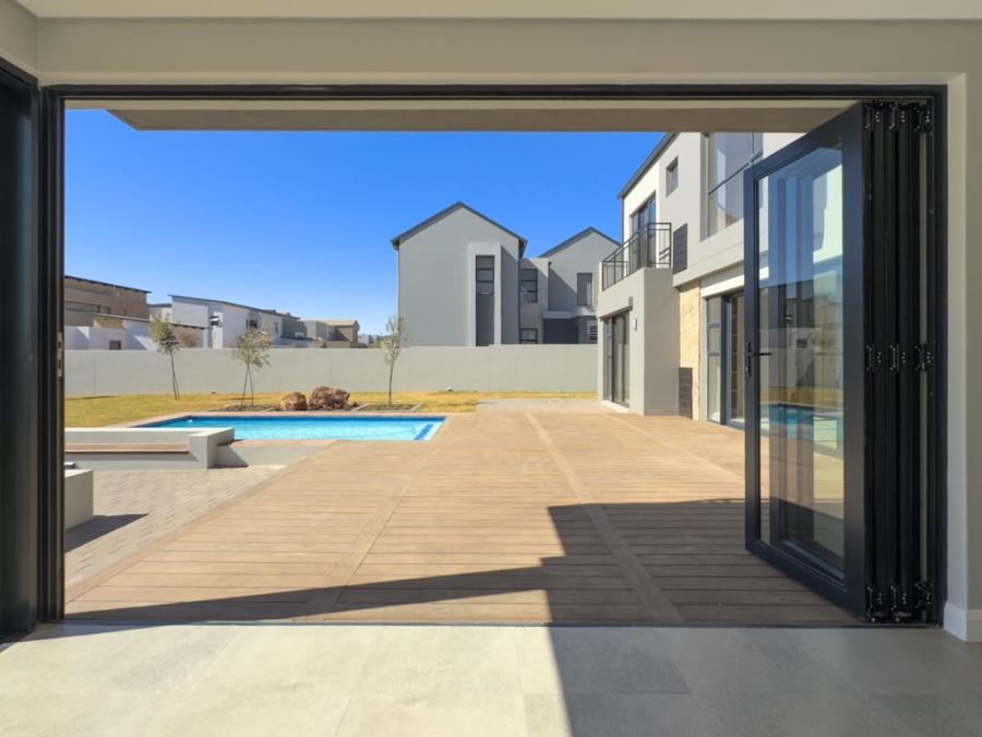 5 Bedroom Property for Sale in Midstream Heights Gauteng