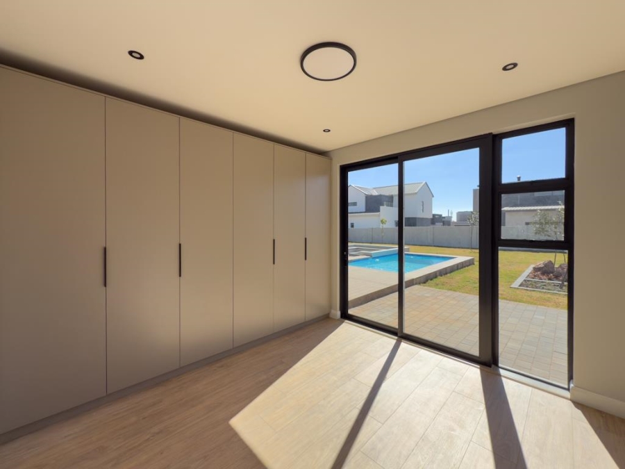 5 Bedroom Property for Sale in Midstream Heights Gauteng