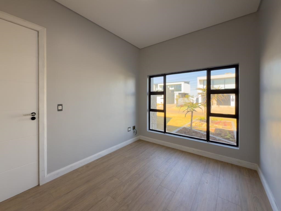 5 Bedroom Property for Sale in Midstream Heights Gauteng