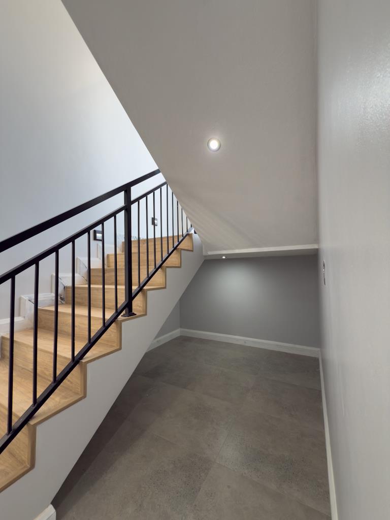 5 Bedroom Property for Sale in Midstream Heights Gauteng