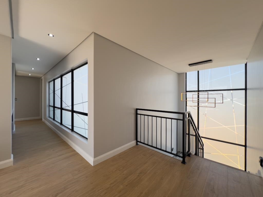 5 Bedroom Property for Sale in Midstream Heights Gauteng
