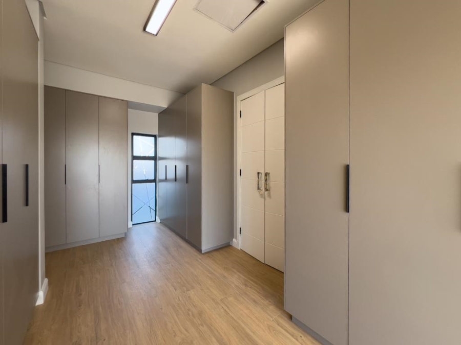 5 Bedroom Property for Sale in Midstream Heights Gauteng