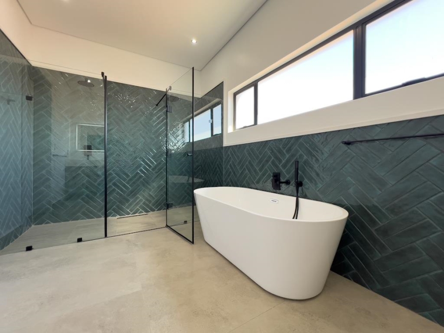5 Bedroom Property for Sale in Midstream Heights Gauteng
