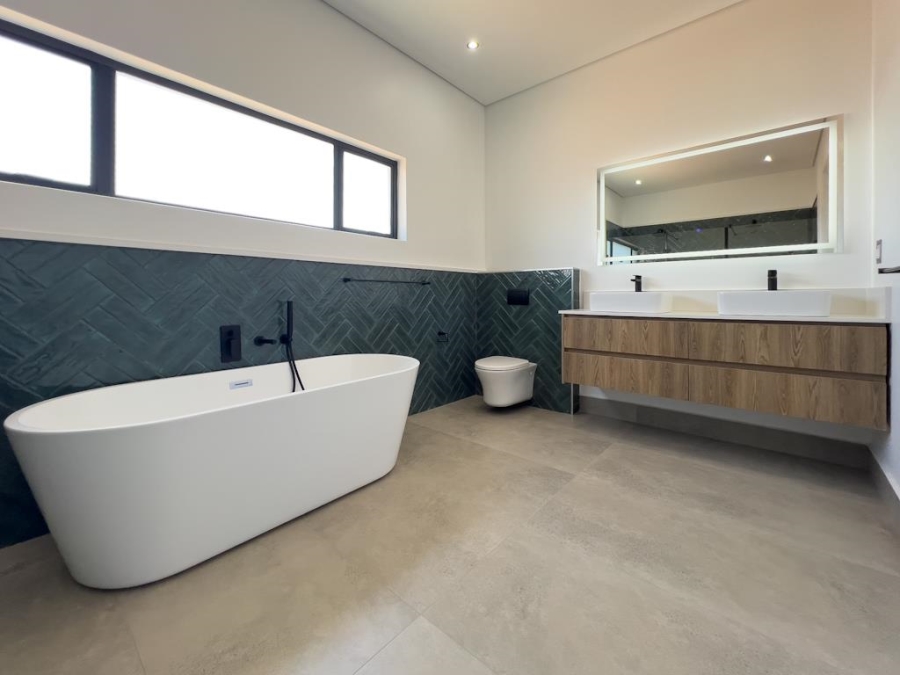 5 Bedroom Property for Sale in Midstream Heights Gauteng