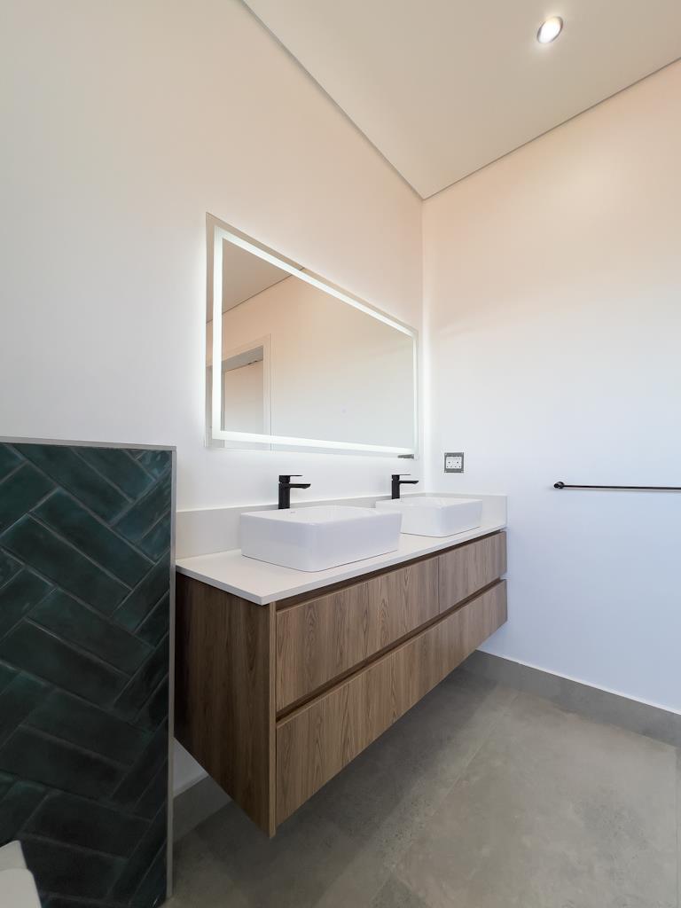 5 Bedroom Property for Sale in Midstream Heights Gauteng