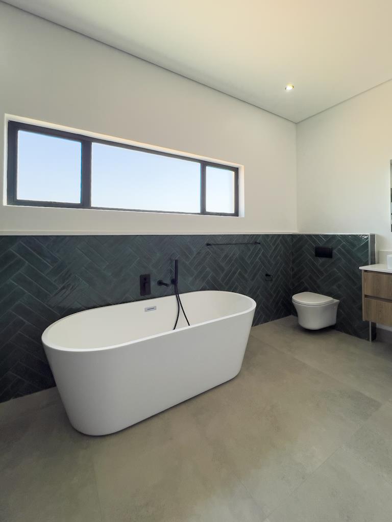 5 Bedroom Property for Sale in Midstream Heights Gauteng