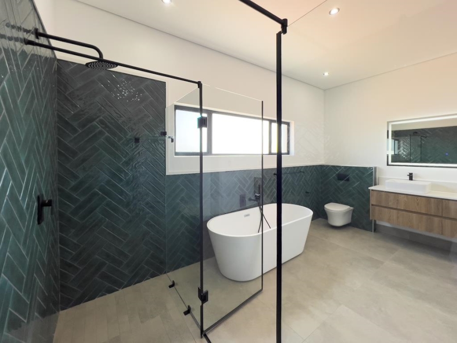 5 Bedroom Property for Sale in Midstream Heights Gauteng