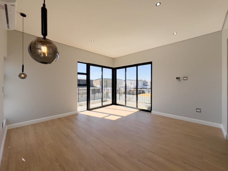 5 Bedroom Property for Sale in Midstream Heights Gauteng