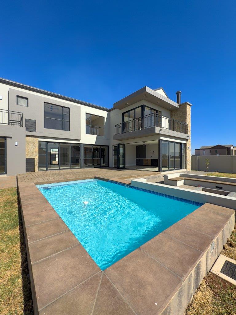 5 Bedroom Property for Sale in Midstream Heights Gauteng