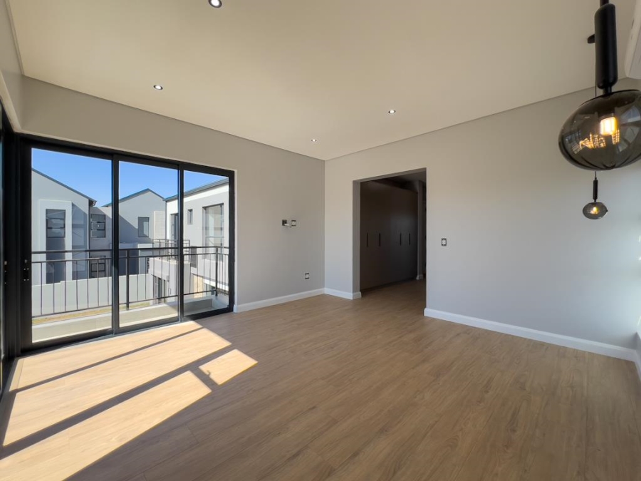 5 Bedroom Property for Sale in Midstream Heights Gauteng