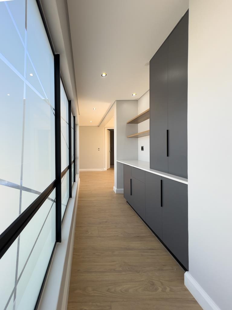 5 Bedroom Property for Sale in Midstream Heights Gauteng
