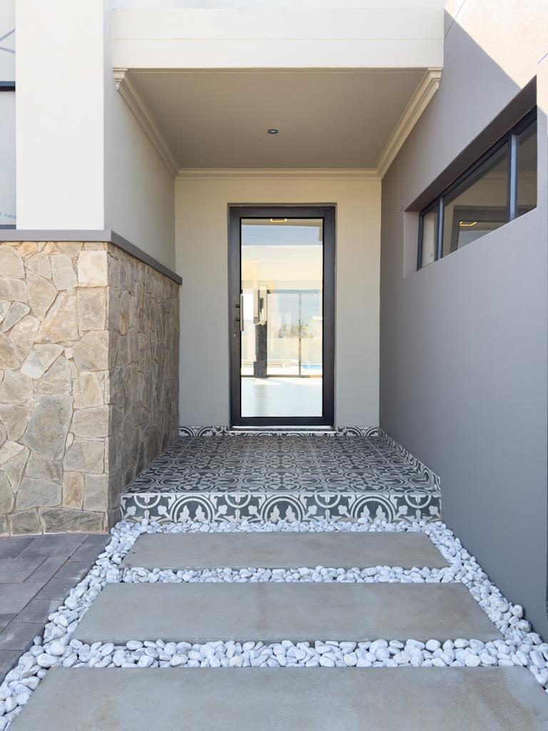 5 Bedroom Property for Sale in Midstream Heights Gauteng