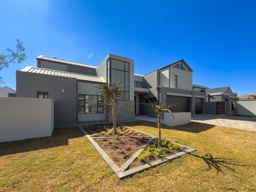 5 Bedroom Property for Sale in Midstream Heights Gauteng