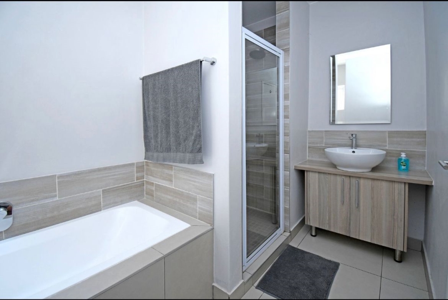 To Let 2 Bedroom Property for Rent in Blue Hills Gauteng