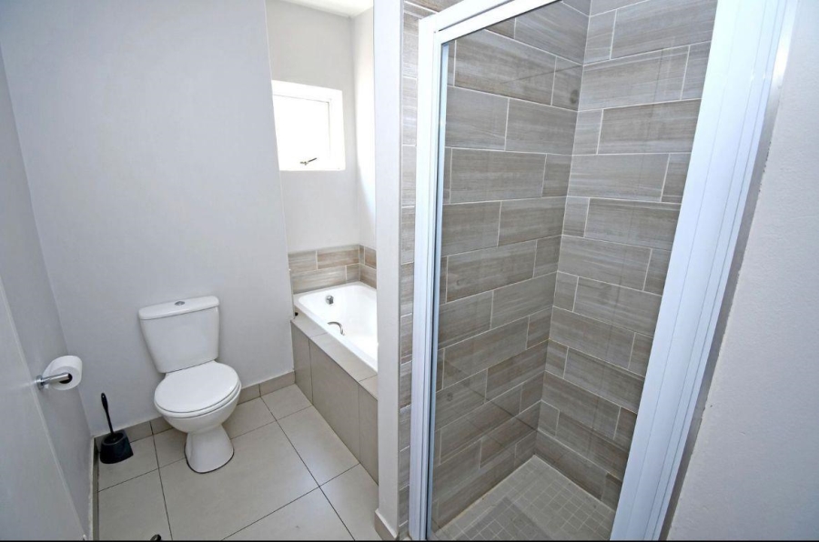 To Let 2 Bedroom Property for Rent in Blue Hills Gauteng