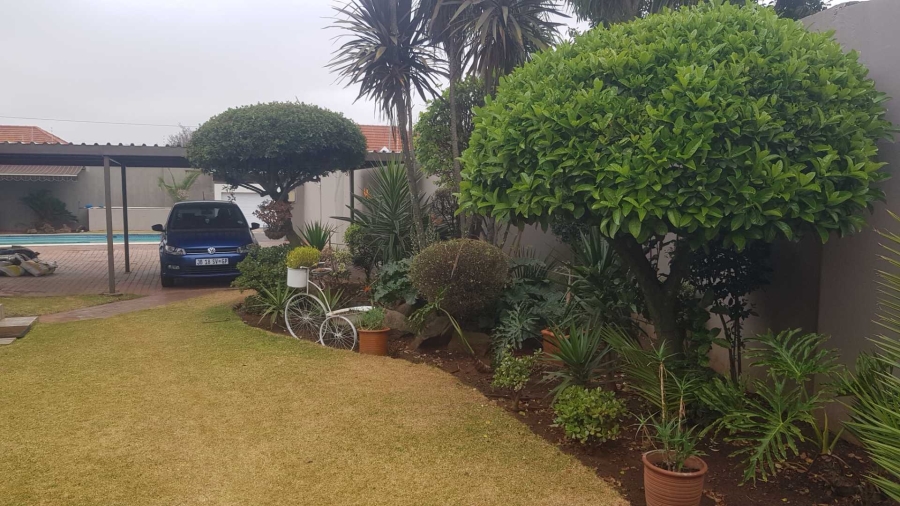 To Let 2 Bedroom Property for Rent in Waverley Gauteng