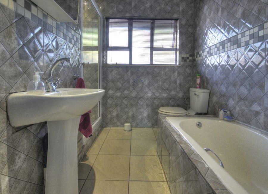 4 Bedroom Property for Sale in Brackendowns Gauteng