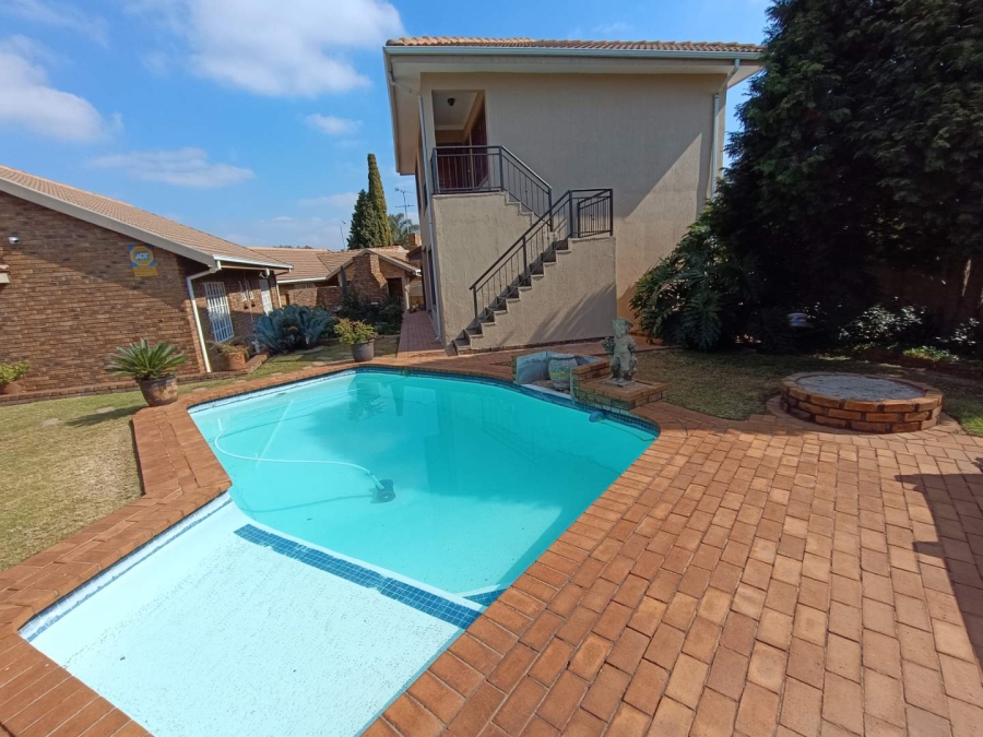 Commercial Property for Sale in Zwartkop Gauteng