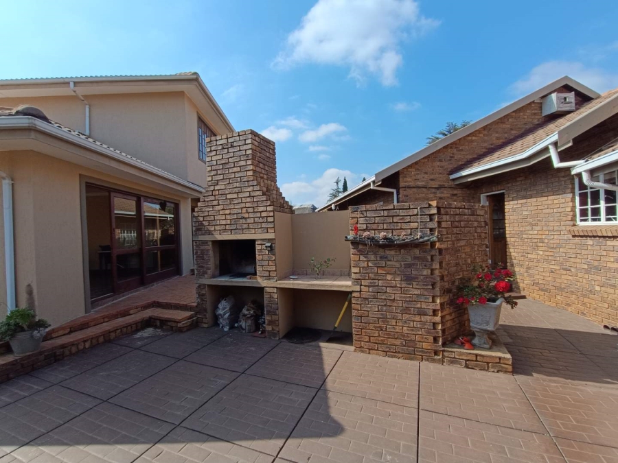 Commercial Property for Sale in Zwartkop Gauteng