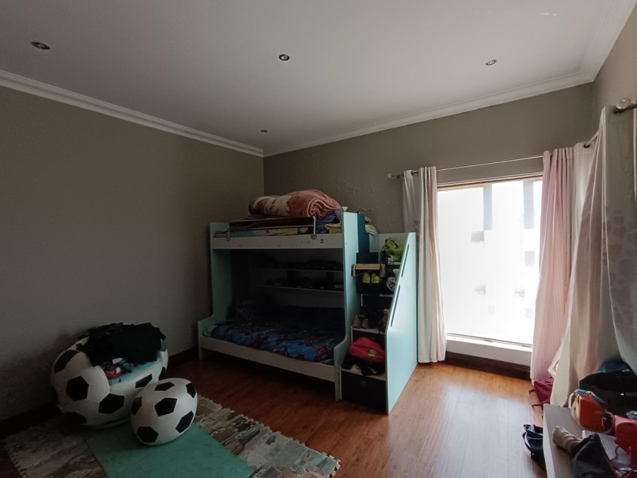 6 Bedroom Property for Sale in Midstream Estate Gauteng