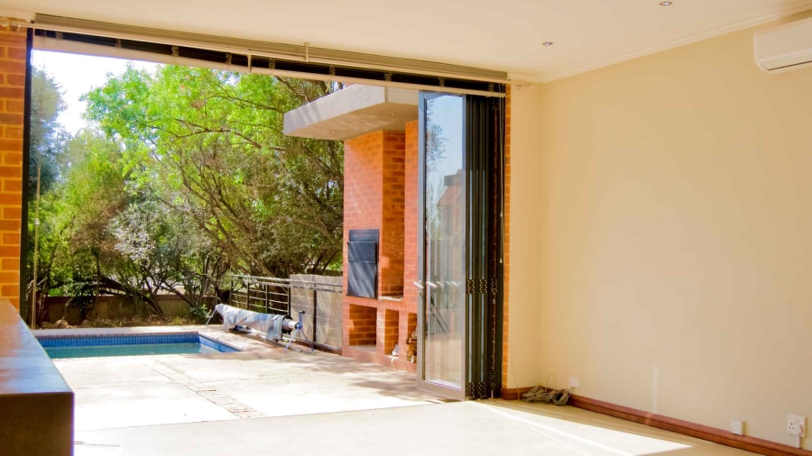 To Let 5 Bedroom Property for Rent in Olympus Country Estate Gauteng