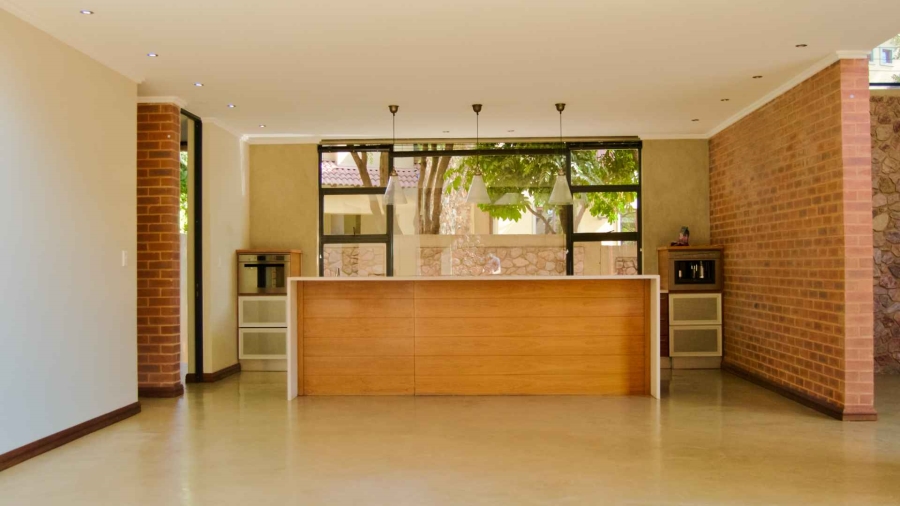 To Let 5 Bedroom Property for Rent in Olympus Country Estate Gauteng