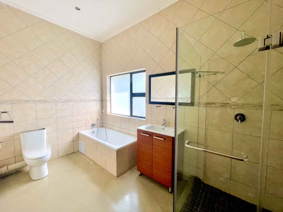 To Let 5 Bedroom Property for Rent in Olympus Country Estate Gauteng