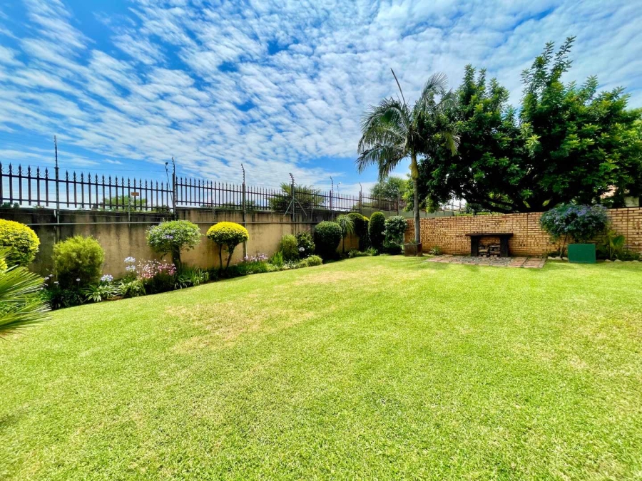2 Bedroom Property for Sale in The Wilds Gauteng